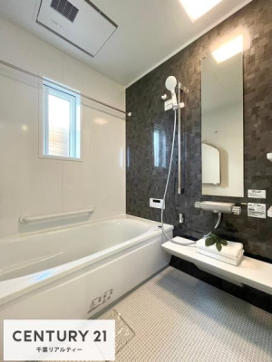 ���� �������������l�̕��͋C�̃o�X���[���́A�����o�Ă��ăo�X�^�C�����[���I
���d���撣���Ă��邲�J���ɂ��D�݂̓����̓����܂����āA�y����ł݂Ă͂������ł��傤���H
