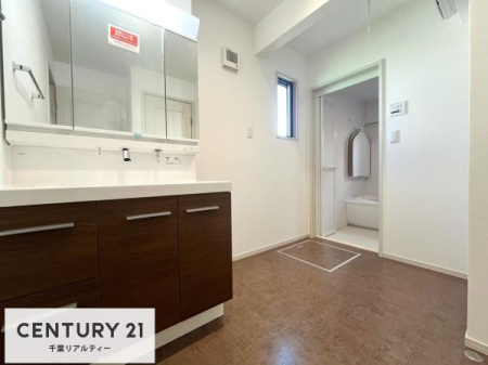 ���ʑ�E���ʏ� �O�ʋ��d�l�̐��ʏ��́A�g�����Ȃ݂����₷������I���͎��[�ɂȂ��Ă��܂��B�h���C���[�₨���ϓ����Еt������̂Ő��ʑ������X�b�L���ƌ����邱�Ƃ��o���܂��I