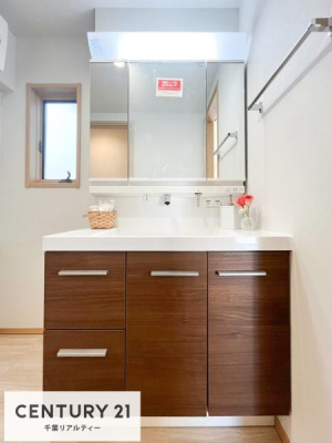 ���ʑ�E���ʏ� �O�ʋ��d�l�̐��ʏ��́A�g�����Ȃ݂����₷������I���͎��[�ɂȂ��Ă��܂��B�h���C���[�₨���ϓ����Еt������̂Ő��ʑ������X�b�L���ƌ����邱�Ƃ��o���܂��I