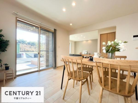 ���r���O �S�n�ǂ����r���O�͉Ƒ������R�ƏW�܂�܂��B�Ƒ��c�R�̎��Ԃ����������ł��B���Ƒ��ƁA����w�[���������Ԃ��߂��������ł��ˁB���邭�J���I�ȋ�Ԃł��B