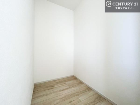 ���[ �E�H�[�N�C���N���[�[�b�g�t���ł��B��������̂��m���Ȃǂ����[���Ă��������ł��ˁI���ɂ���@�������ȂǋG�ߕ��̑傫�ȉƓd�����[�ł��܂��B