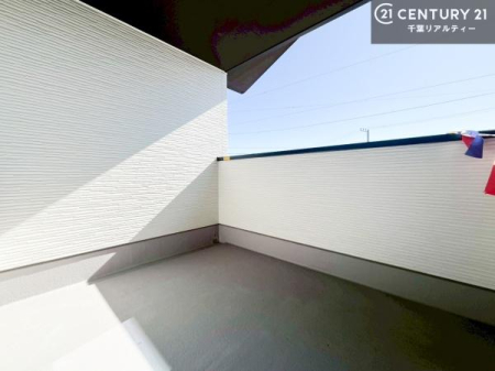 �o���R�j�[ �C���i�[�o���R�j�[�I�������t���Ă���̂ŁA�}�ɉJ���~���Ă��G��ɂ������S�I�������������J�b�g���Ă����̂ŁA���V�C�̗ǂ����́A���O�֏o�Đ[�ċz����̂��悳�����ł��I