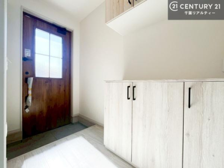 ���� �V���[�Y�{�b�N�X�t���Ȃ̂ŁA���ւ��Еt�����|�������₷���ł��I
�X�b�L���������ւŌ˂��J�����u�ԁA�������̂���S�n������Ԃ��o�}���Ă���܂��B