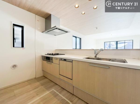 �L�b�`�� ��l�C�̑Ζʎ��V�X�e���L�b�`�����̗p���Ă��܂��I���Ƒ��̃R�~���j�P�[�V���������R�Ƒ�����݌v�ł��B
���q�l�ɂ��ڂ��͂��̂Ŋ������ł��ˁB�L�X�g���ĉ��K�ɍ�Ƃ��i�݂܂��B