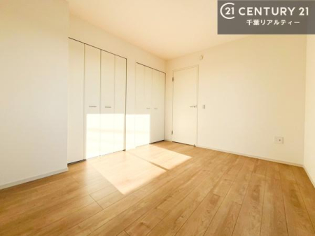 �Q�� ���[�X�y�[�X�����Ă��܂��I�������X�b�L�����ڂ��鎖���ł��܂��ˁB
�Ƌ��I�΂Ȃ��V���v���ȃf�U�C���ׁ̈A�Ƌ��I�΂����C�ɓ���̋�ԍ�肪�ł������ł��ˁB