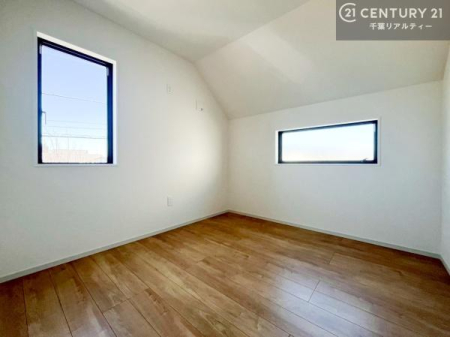 ���[ 4.2���̓��p�i�⏬�����X�b�L���ЂÂ�����������X�y�[�X�B
��炵�₷�����l�����H�v���l�܂��Ă��܂��B