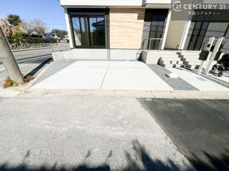 ���ԏ� ���ԃX�y�[�X��2�䕪����܂��I�Z�J���h�J�[�͂������A�o�C�N�⎩�]�ԂȂǂ��u���ꏊ�ɍ���܂���B