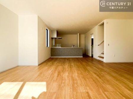 ���r���O �J�����̂���L�XLDK�I�\�t�@�[��_�C�j���O�e�[�u����u���Ă������ɂȂ�Ȃ��̂ŉ��K�ɉ߂����܂��I�R�~���j�P�[�V���������₷�����r���O�ł��I