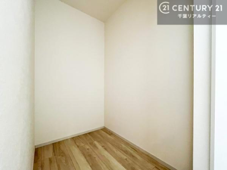 ���[ ���r���O���[�����邽�߁A��������}������ԂÂ��肪�\�B
���ł���������Ƃ������r���O��ۂĂ܂��B