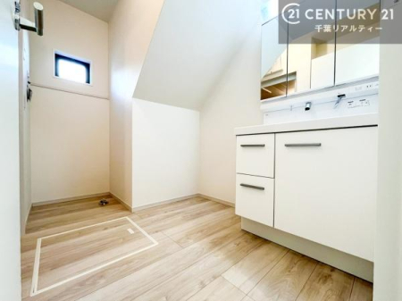 ���ʑ�E���ʏ� �O�ʋ��d�l�̐��ʏ��́A�g�����Ȃ݂����₷������I���͎��[�ɂȂ��Ă��܂��B�h���C���[�₨���ϓ����Еt������̂Ő��ʑ������X�b�L���ƌ����邱�Ƃ��o���܂��I