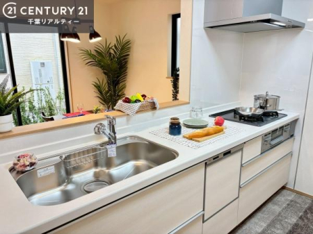 �L�b�`�� ��l�C�̑Ζʎ��V�X�e���L�b�`�����̗p���Ă��܂��I���Ƒ��̃R�~���j�P�[�V���������R�Ƒ�����݌v�ł��B
���q�l�ɂ��ڂ��͂��̂Ŋ������ł��ˁI�L�X�g���ĉ��K�ō�Ƃ��i�݂܂��B