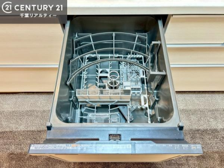 �L�b�`�� �H��@�t���̃L�b�`���ł��I�Z���������r��h�~�Ƃ��đ�ϊ��􂷂�֗��Ȏd�l�ł��I�r���g�C���Ȃ̂ŃL�b�`���̏ꏊ����炸�����X�y�[�X���L���g�����Ƃ��o���܂��I