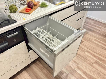 �L�b�`�� �H��@�t���̃L�b�`���ł��I�Z���������r��h�~�Ƃ��đ�ϊ��􂷂�֗��Ȏd�l�ł��I�r���g�C���Ȃ̂ŃL�b�`���̏ꏊ����炸�����X�y�[�X���L���g�����Ƃ��o���܂��I