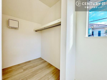 ���[ �E�H�[�N�C���N���[�[�b�g�t���ł��B��������̂��m���Ȃǂ����[���Ă��������ł��ˁI���ɂ���@�������ȂǋG�ߕ��̑傫�ȉƓd�����[�ł��܂��B