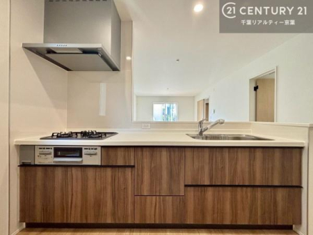 �L�b�`�� ��Ƃ肠�钲���X�y�[�X�ō�Ƃ����₷�����K�ȃL�b�`���ł��I
���q�l�ƈꏏ�ɂ��َq������y���߂�L�X�X�y�[�X�ł��B�y�����������ԂɂȂ肻���ł��ˁI