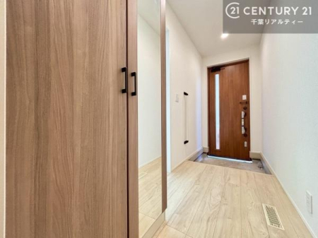 ���� �V���[�Y�{�b�N�X�t���Ȃ̂ŁA���ւ��Еt�����|�������₷���ł��I
�X�b�L���������ւŌ˂��J�����u�ԁA�������̂���S�n������Ԃ��o�}���Ă���܂��B
