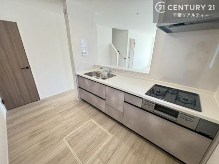 �L�b�`�� ��l�C�̑Ζʎ��V�X�e���L�b�`�����̗p���Ă��܂��I���Ƒ��̃R�~���j�P�[�V���������R�Ƒ�����݌v�ł��B
���q�l�ɂ��ڂ��͂��̂Ŋ������ł��ˁB�L�X�g���ĉ��K�ɍ�Ƃ��i�݂܂��B