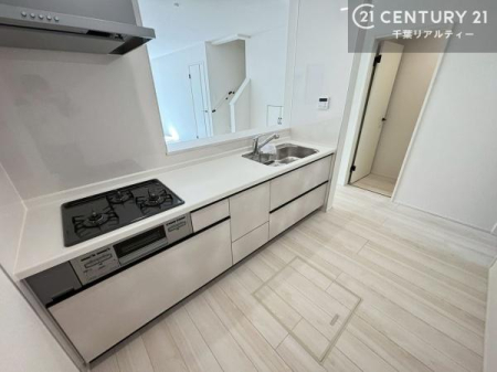 �L�b�`�� ��l�C�̑Ζʎ��V�X�e���L�b�`�����̗p���Ă��܂��I���Ƒ��̃R�~���j�P�[�V���������R�Ƒ�����݌v�ł��B
���q�l�ɂ��ڂ��͂��̂Ŋ������ł��ˁB���[�͂�����܂��I