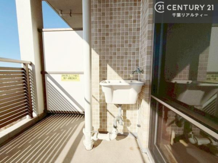 �o���R�j�[ �o���R�j�[�ɂ͕֗��ȃX���b�v�V���N�t���B�|����A���̐����Ȃǂɏd�󂵁A���O�X�y�[�X�������K�Ɋ��p�ł��܂��B