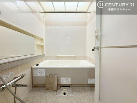 ���� ���ɒ����������o�I�ȍL����𐶂݁A�����S�̂����L������������݌v�B�������̏��Ȃ���ԂŁA�����̃o�X�^�C�����������Ɖ��K�ɂ��y���݂��������܂��B