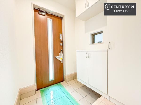 ���� �V���[�Y�{�b�N�X�t���Ȃ̂ŁA���ւ��Еt�����|�������₷���ł��I
�X�b�L���������ւŌ˂��J�����u�ԁA�������̂���S�n������Ԃ��o�}���Ă���܂��B
