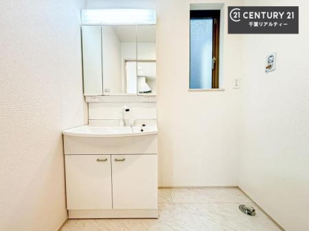 ���ʑ�E���ʏ� �O�ʋ��d�l�̐��ʏ��́A�g�����Ȃ݂����₷������I���͎��[�ɂȂ��Ă��܂��B�h���C���[�₨���ϓ����Еt������̂Ő��ʑ������X�b�L���ƌ����邱�Ƃ��o���܂��I