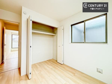 �q������ ���[�X�y�[�X���������Ă���A�ߗނ₨������A�w�p�i�Ȃǂ��������萮���ł��܂��B���������L���g���邽�߁A���K�Ő������Z��Ԃ��������܂��B