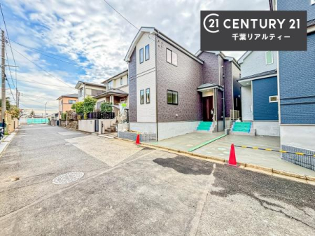 �O�ʓ��H�܂ތ��n�ʐ^ �O�ʓ��H�͍L�X�Ƃ��Ă���A�Ԃ̏o����������N���N�B�J�������ӂ�闧�n�ŁA���S���ĕ�点��Z�܂��ł��B