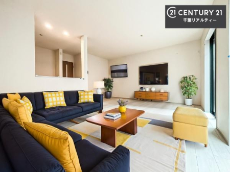 ���r���O �Ƌ��CG�p�[�X�ł��B��؂ȉƑ����W�܂邩�炱��LDK�ɂ͂�����肽���B
�q�����������C�ɏ΂��Ȃ��瑖�����Ă���p�����������u�L���Ƃɂ��ėǂ������v�Ǝv���u�Ԃł��B