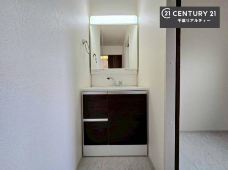 ���ʑ�E���ʏ� �O�ʋ��d�l�̐��ʏ��́A�g�����Ȃ݂����₷������I���͎��[�ɂȂ��Ă��܂��B�h���C���[�₨���ϓ����Еt������̂Ő��ʑ������X�b�L���ƌ����邱�Ƃ��o���܂��I