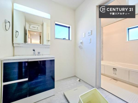 ���ʑ�E���ʏ� �O�ʋ��d�l�̐��ʏ��́A�g�����Ȃ݂����₷������I���͎��[�ɂȂ��Ă��܂��B�h���C���[�₨���ϓ����Еt������̂Ő��ʑ������X�b�L���ƌ����邱�Ƃ��o���܂��I