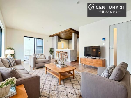 ���r���O �Ƌ��CG�p�[�X�ł��B�J�����̂���L�XLDK�I�\�t�@�[��_�C�j���O�e�[�u����u���Ă������ɂȂ�Ȃ��̂ŉ��K�ɉ߂����܂��I�R�~���j�P�[�V���������₷�����r���O�ł��I