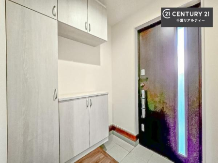 ���� �V���[�Y�{�b�N�X�t���Ȃ̂ŁA���ւ��Еt�����|�������₷���ł��I
�X�b�L���������ւŌ˂��J�����u�ԁA�������̂���S�n������Ԃ��o�}���Ă���܂��B