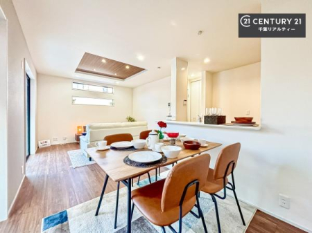 ���r���O �D�����z���܂肪���r���O����ł���ċ��S�n�̗ǂ���Ԃ����o���Ă���܂��I
���났�̎��Ԃ��߂����܂��I