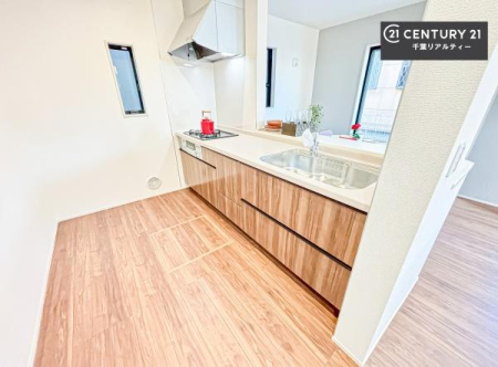 �L�b�`�� ��Ƃ肠�钲���X�y�[�X�ō�Ƃ����₷�����K�ȃL�b�`���ł��I
���q�l�ƈꏏ�ɂ��َq������y���߂�L�X�X�y�[�X�ł��B�y�����������ԂɂȂ肻���ł��ˁI