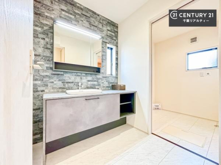 ���ʑ�E���ʏ� �O�ʋ��d�l�̐��ʏ��́A�g�����Ȃ݂����₷������I���͎��[�ɂȂ��Ă��܂��B�h���C���[�₨���ϓ����Еt������̂Ő��ʑ������X�b�L���ƌ����邱�Ƃ��o���܂��I