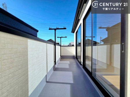 �o���R�j�[ 2��������o����\�ȃo���R�j�[�̂��߁A���󕨂�z�c�������X���[�Y�ɍs���A���X�̉Ǝ������ɗD��Ă��܂��B�����̋������痘�p�ł��邱�ƂŎg�����肪�ǂ��A�����X�^�C���ɍ��킹���_��Ȏg�������\�I