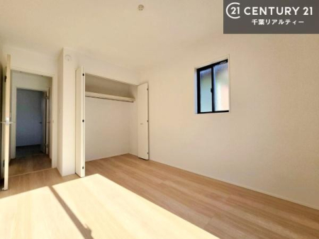 �m�� �V���v���Ƀf�U�C������Ă��邽�߁A�Ƌ��I�т܂���I
���C�ɓ���̉Ƌ��u���Ă��낰���Ԃ���邱�Ƃ��ł��܂��B