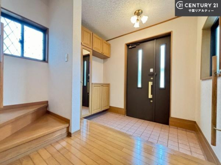 ���� �V���[�Y�{�b�N�X�t���Ȃ̂ŁA���ւ��Еt�����|�������₷���ł��I
�X�b�L���������ւŌ˂��J�����u�ԁA�������̂���S�n������Ԃ��o�}���Ă���܂��B
