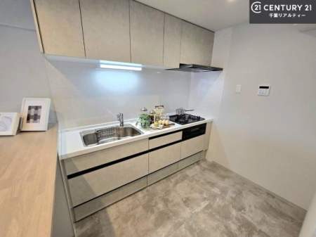 �L�b�`�� ��ƂɏW���ł���Ǖt���L�b�`���ł��I
�����X�y�[�X���L�X���Ď��[�������Ղ�I
�����̗���������V�X�e���L�b�`���ł��I