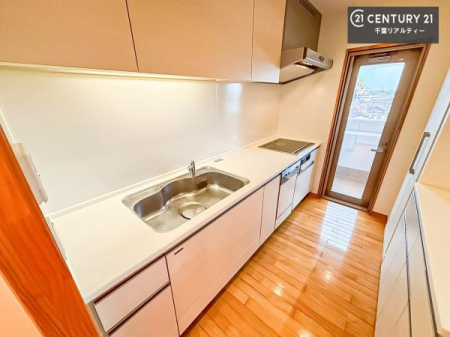 �L�b�`�� �o���R�j�[�Ɩʂ����L�b�`���I���܂����S�~���ꎞ�I�ɊO�֏o���Ă������Ƃ��\�Ȃ̂Ō��ȏL���𗭂ߍ��܂��ɍς݂܂��I