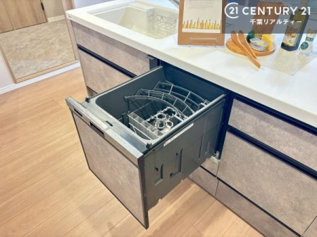 �L�b�`�� �H��@�t���̃L�b�`���ł��I�Z���������r��h�~�Ƃ��đ�ϊ��􂷂�֗��Ȏd�l�ł��I�r���g�C���Ȃ̂ŃL�b�`���̏ꏊ����炸�����X�y�[�X���L���g�����Ƃ��o���܂��I