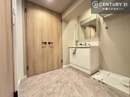 ���ʑ�E���ʏ� �O�ʋ��d�l�̐��ʏ��́A�g�����Ȃ݂����₷������I���͎��[�ɂȂ��Ă��܂��B�h���C���[�₨���ϓ����Еt������̂Ő��ʑ������X�b�L���ƌ����邱�Ƃ��o���܂��I