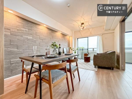 ���r���O ��؂ȉƑ����W�܂邩�炱��LDK�ɂ͂�����肽���B
�q�����������C�ɏ΂��Ȃ��瑖�����Ă���p�����������u�L���Ƃɂ��ėǂ������v�Ǝv���u�Ԃł��B