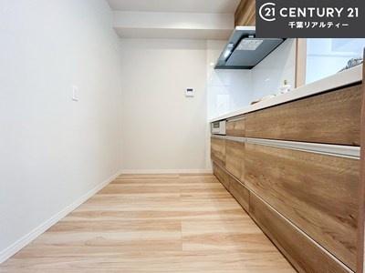 �L�b�`�� ��Ƃ肠�钲���X�y�[�X�ō�Ƃ����₷�����K�ȃL�b�`���ł��I
���q�l�ƈꏏ�ɂ��َq������y���߂�L�X�X�y�[�X�ł��B�y�����������ԂɂȂ肻���ł��ˁI