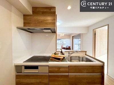 �L�b�`�� ���[�͂̍����V�X�e���L�b�`���ŁA��������H�����������Еt���A�L�X�Ƃ�����Ԃŉ��K�ɗ������y���߂܂��B