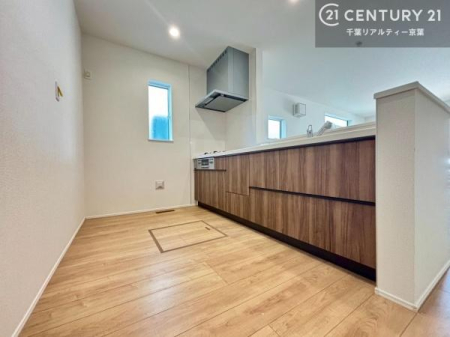 �L�b�`�� ��l�C�̑Ζʎ��V�X�e���L�b�`�����̗p���Ă��܂��I���Ƒ��̃R�~���j�P�[�V���������R�Ƒ�����݌v�ł��B
���q�l�ɂ��ڂ��͂��̂Ŋ������ł��ˁB���[�͂�����܂��I