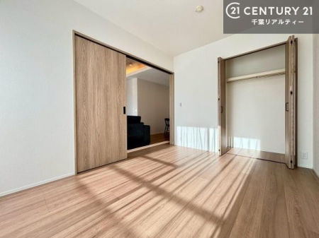 �Q�� ���[�X�y�[�X�����Ă��܂��I�������X�b�L�����ڂ��鎖���ł��܂��ˁB
�Ƌ��I�΂Ȃ��V���v���ȃf�U�C���ׁ̈A�Ƌ��I�΂����C�ɓ���̋�ԍ�肪�ł������ł��ˁB