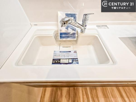 �L�b�`�� ���C�h�ȃV���N�ł��ˁI�������˂ɂ������������₷���Ǝ����y�X�d�l�̃V�X�e���L�b�`���ł��I
�f�U�C�����Ƌ@�\�������˂��L�b�`���Ő�����������܂��ˁI