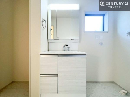 ���ʑ�E���ʏ� �O�ʋ��d�l�̐��ʏ��́A�g�����Ȃ݂����₷������I���͎��[�ɂȂ��Ă��܂��B�h���C���[�₨���ϓ����Еt������̂Ő��ʑ������X�b�L���ƌ����邱�Ƃ��o���܂��I